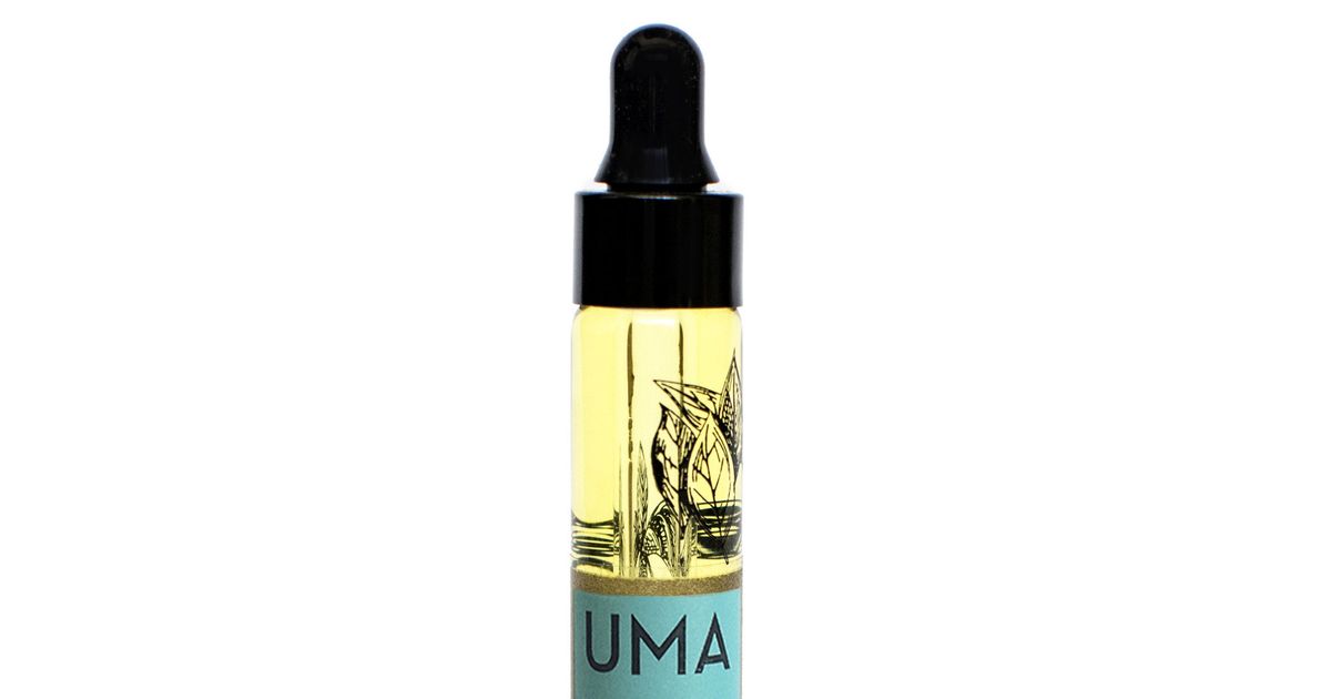 How to Treat Eye Wrinkles With an Eye Oil