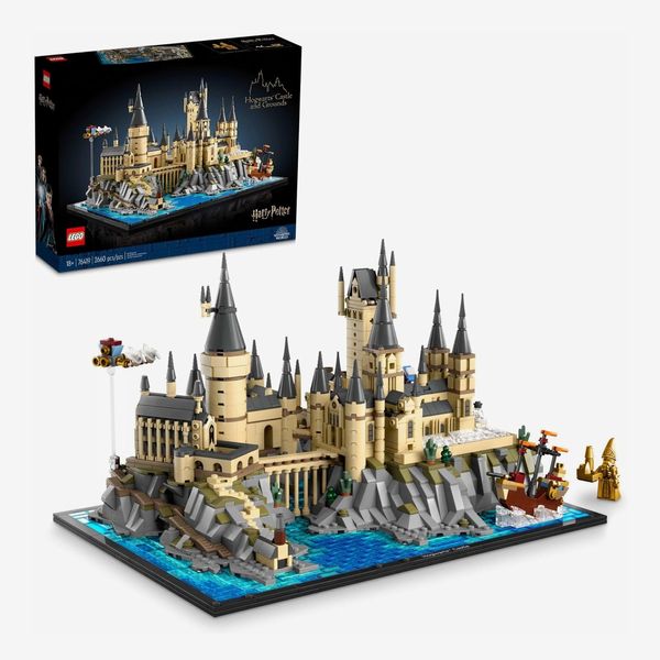 LEGO Harry Potter Hogwarts Castle and Grounds Building Set