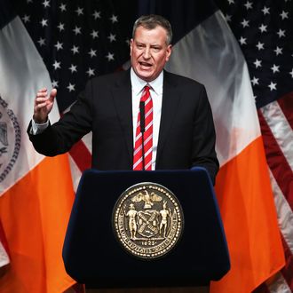 New York City Mayor Bill de Blasio gives the State of the City address at La Guardia Community College on February 10, 2014 in the Long Island City section of the Queens borough of New York City. In his first address as Mayor of New York, de Blasio plans to outline his vision for fighting the widening income inequality gap and intends to urge lawmakers to raise the minimum wage. 