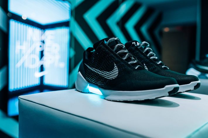 Nike Self-Lacing HyperAdapt Sneaker Review