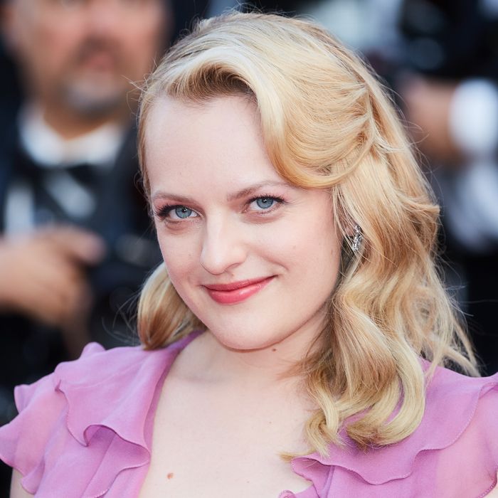700px x 700px - Cannes: Elisabeth Moss on 'The Square,' Condom Tug-of-War