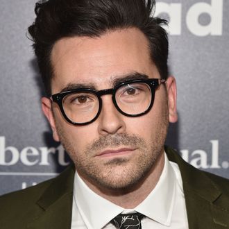 Dan Levy Calls Out TV Reviewer for Criticizing His ‘Feyness’