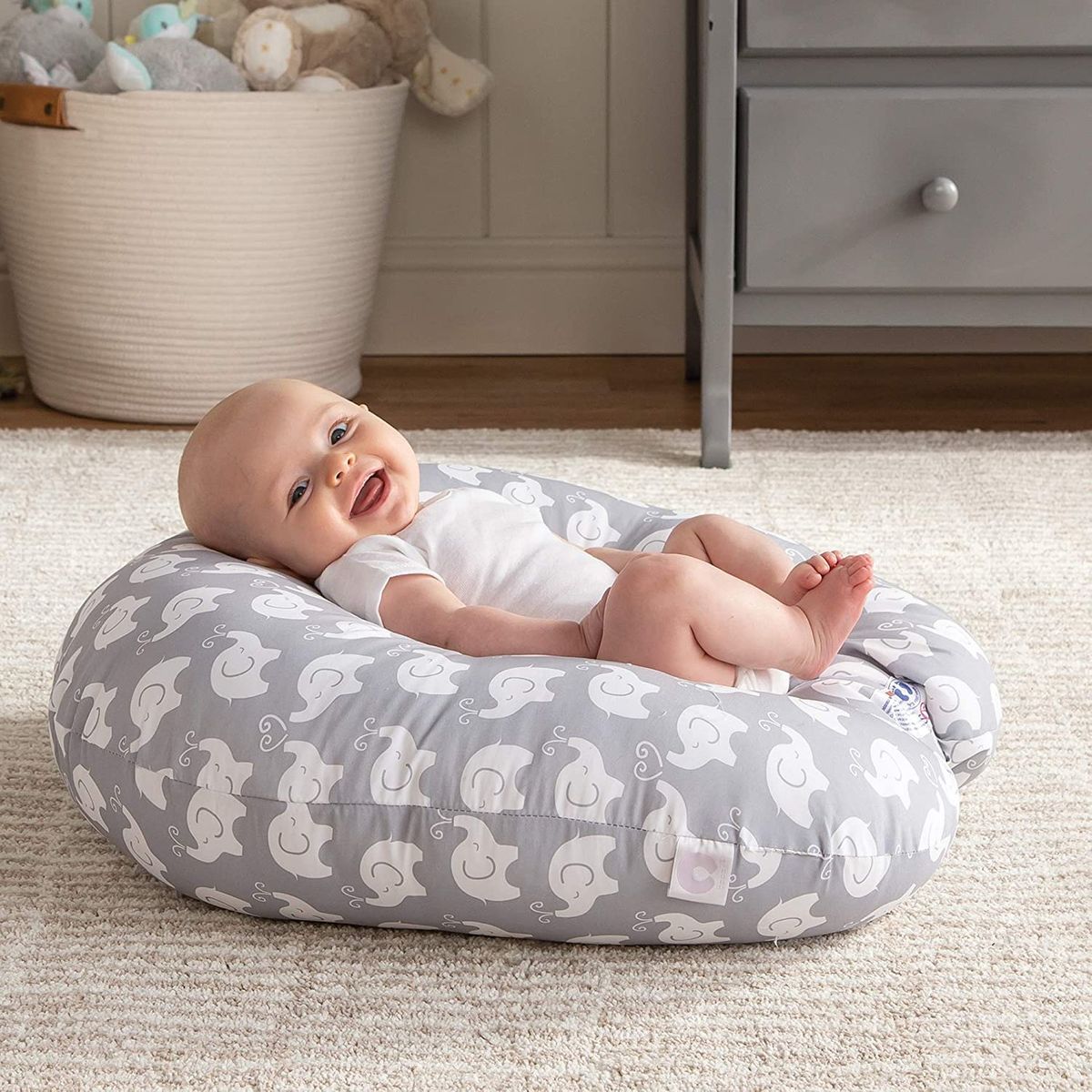 Good Baby Gifts : The 32 Best Baby Gifts Of 2021 - These cute finds are not only functional but it's something expecting mothers and new parents will absolutely love for their little ones to use.