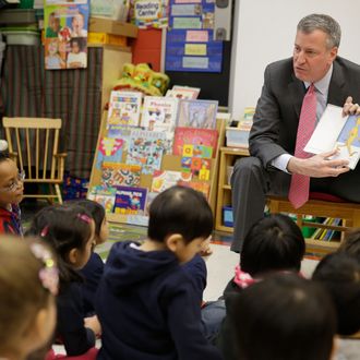 New York City Mayor Bill de Blasio reads to children in a pre-kindergarten class at P.S. 130 on February 25, 2014 in New York City. De Blasio stopped by the classroom after a news conference about his plans for universal pre-kindergarten in New York City.