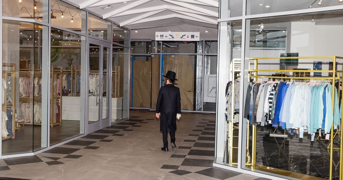 Attention, Satmar Shoppers: A Visit to Williamsburg’s W Mall