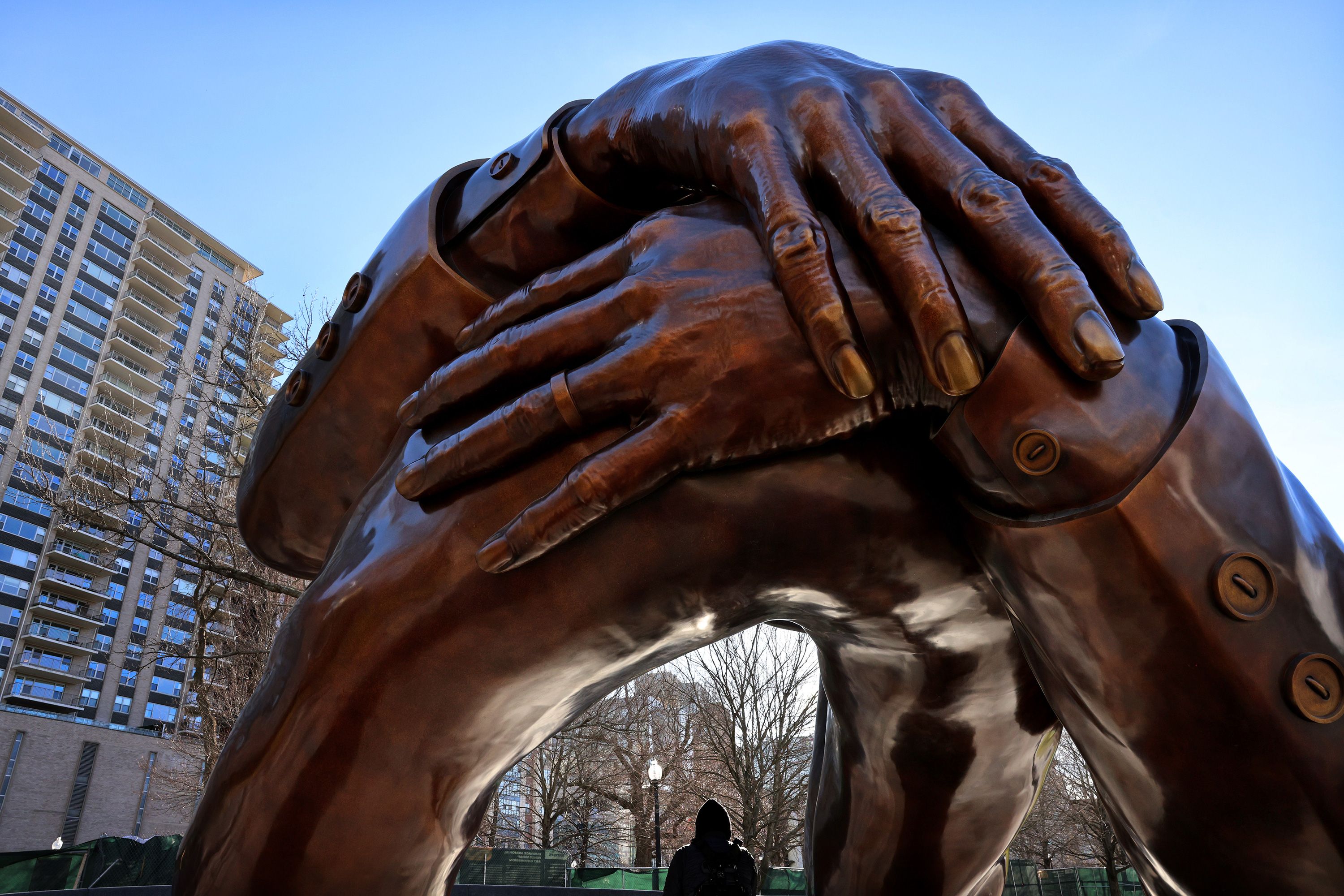 Hand Statueheart Hands Sculpture Love Pose Sculptureabstract Hand