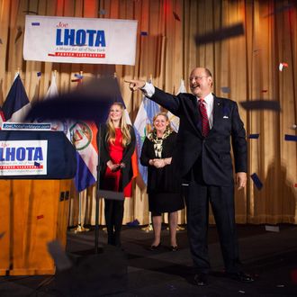  Republican Mayoral candidate Joe Lhota speaks after winning the Republican nomination for New York City mayor as his wife Tamara (C) and daughter Kathryn (L) look on in New York, September 10, 2013. 