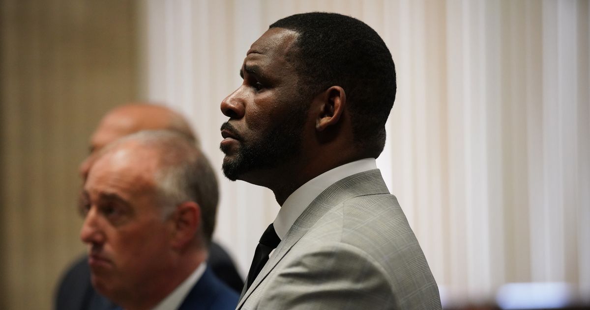 Prosecutors File New Sexual Abuse Claims in R. Kelly Sex-Trafficking Trial