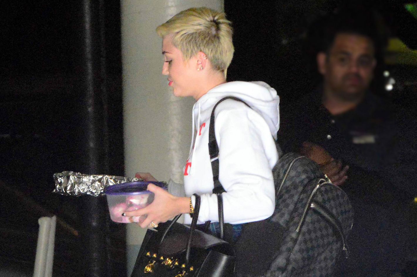 Miley Cyrus And Her Love For Luis Vuitton Handbags