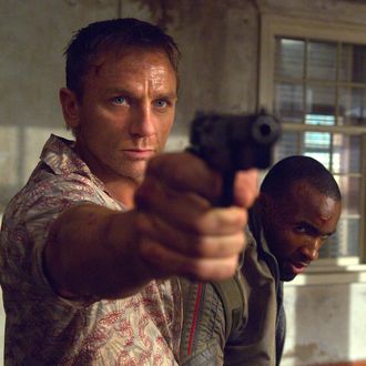 CR_00290_2 – Albert R. Broccoli’s EON Productions presents Daniel Craig (L) as James Bond and Sebastien Foucan as Mollaka in the 007 action adventure CASINO ROYALE, from Metro-Goldwyn Mayer Pictures and Columbia Pictures through Sony Pictures Releasing.	Photo by: Jay Maidment