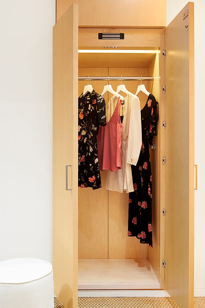 Virtual fitting rooms changing the clothes shopping experience - Los  Angeles Times