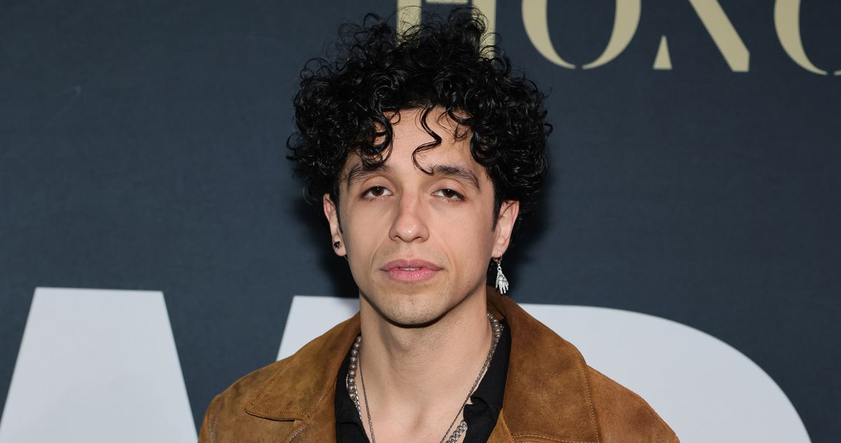'Daisy Jones' Star Sebastian Chacon Sued for Sexual Assault - Vimarsana News