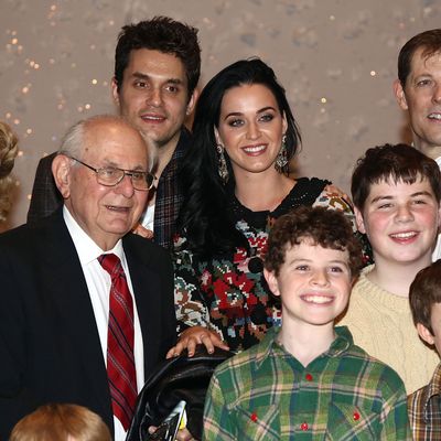 Katy Perry, John Mayer, John's dad Richard, and child actors.