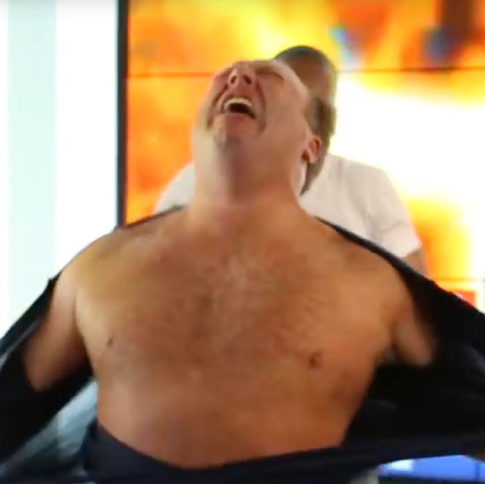 4 Psychology Experts On Alex Jones Taking His Shirt Off 