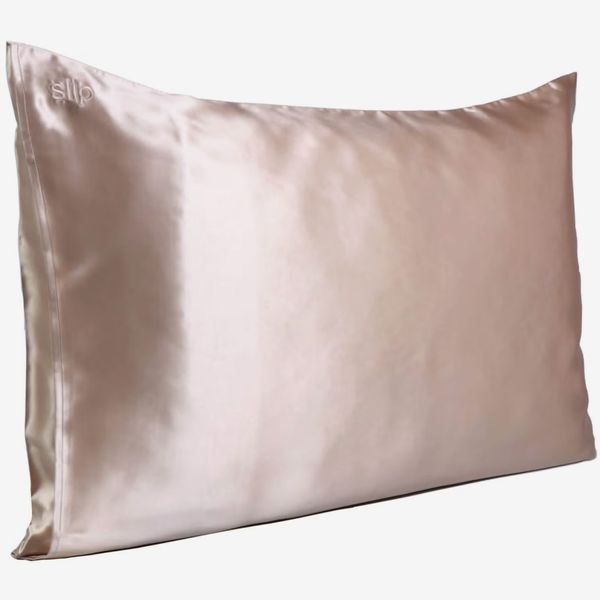Dúo de funda de almohada y bolsa para prendas delicadas en color caramelo de seda exclusivo de Slip Dermstore