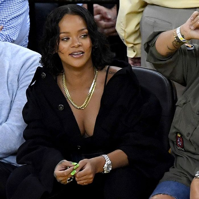 Rihanna Shuts Body-Shamers With Mane
