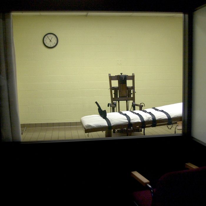 A view of the death chamber from the witness room at the Southern Ohio Correctional Facility shows an electric chair and gurney August 29, 2001 in Lucasville, Ohio.