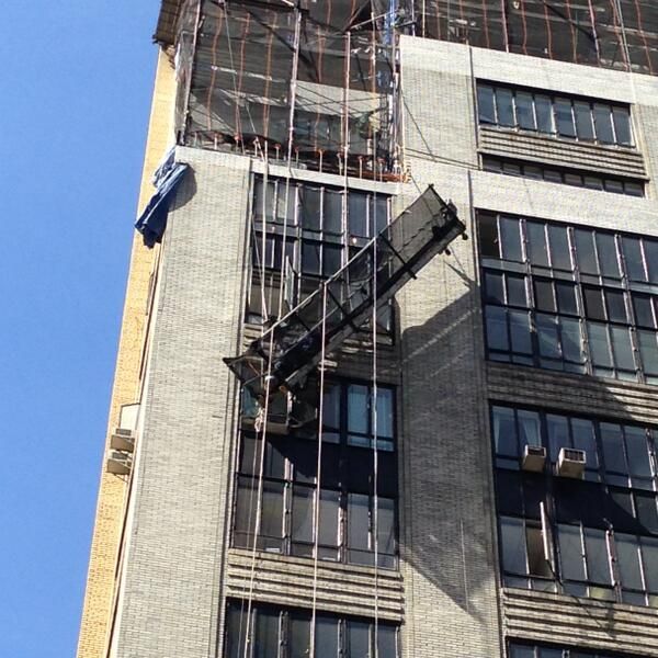 Broken Scaffolding Leaves Terrified Workers Dangling Above Midtown Sidewalk