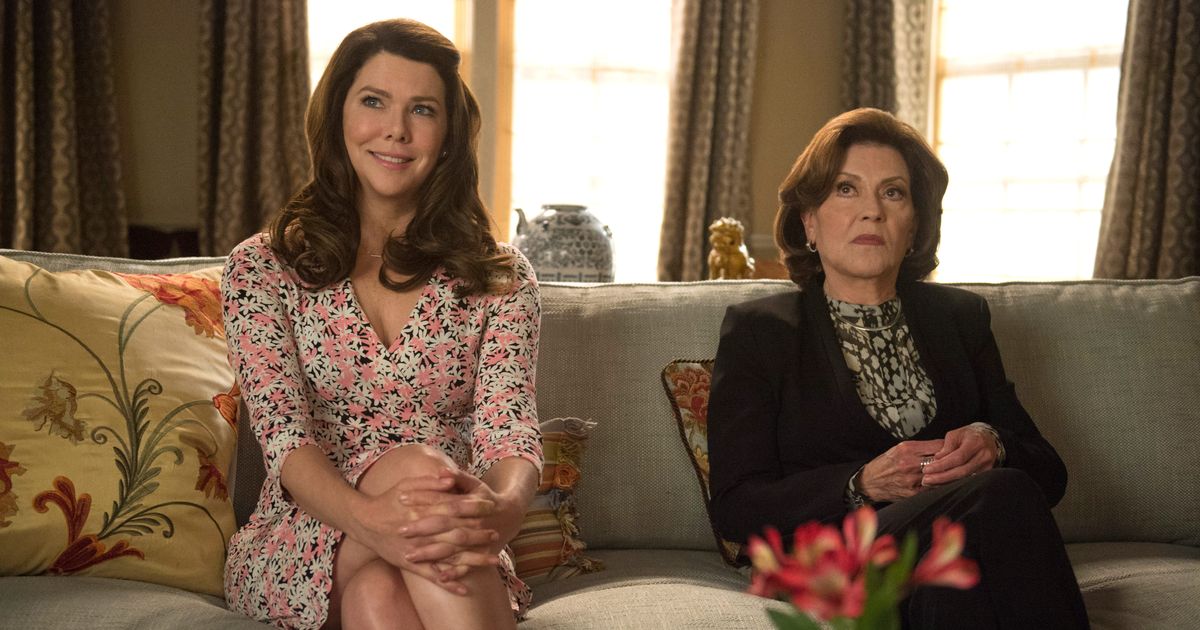 Review Roundup: Netflix's Gilmore Girls Revival May Be Flawed, But at Least  It'll Give You the Warm Fuzzies