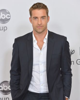 BEVERLY HILLS, CA - JULY 27: Actor Scott Speedman arrives to the Disney ABC Television Group's 2012 