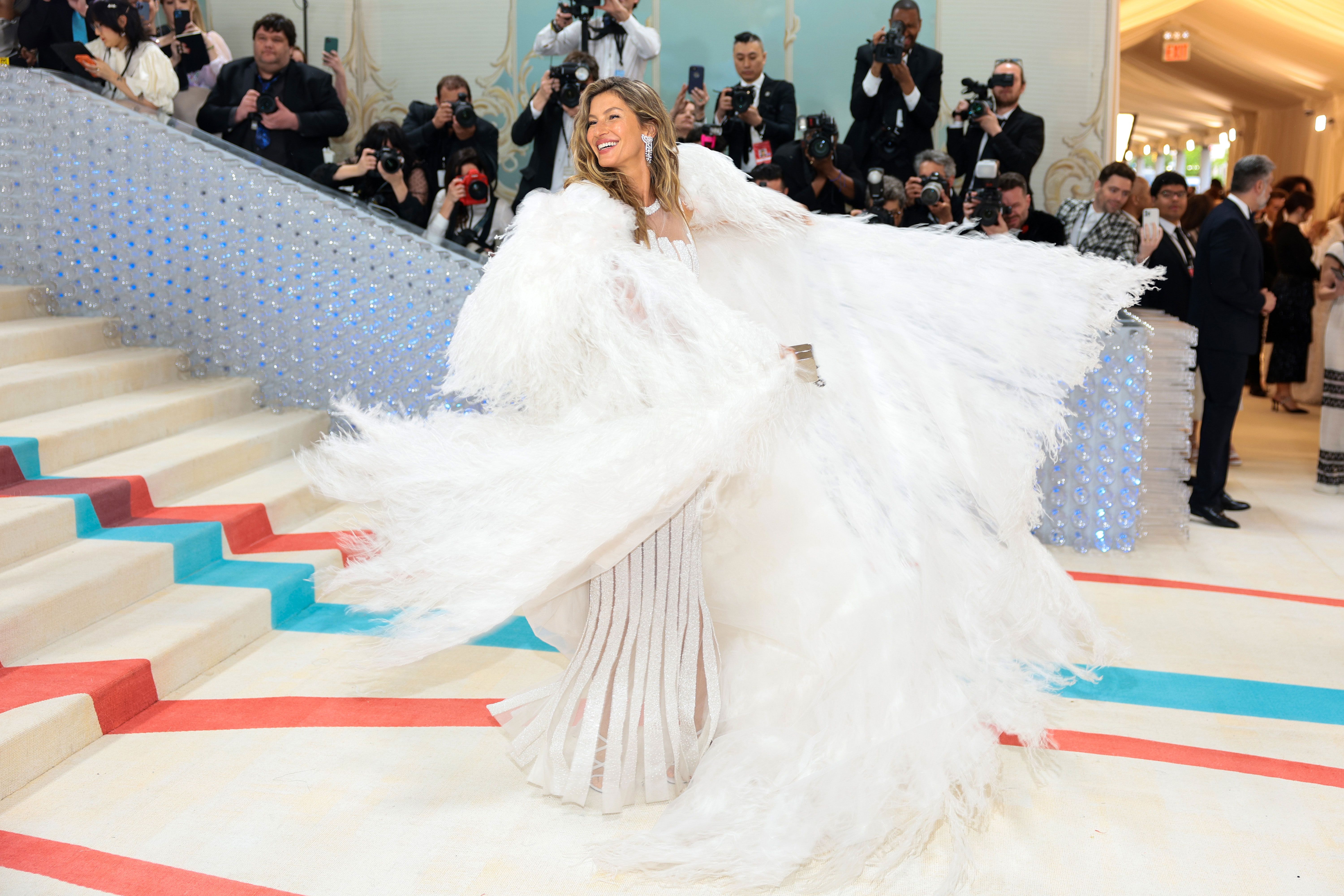 Met Gala: Tom Brady, Gisele Bundchen turn heads on red carpet