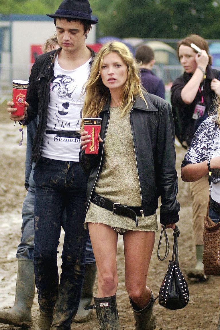 GLASTONBURY, ENGLAND - JUNE 25: Kate Moss and Pete Doherty walk backstage on the second day of the Glastonbury Music Festival 2005 at Worthy Farm, Pilton on June 25, 2005 in Somerset, England. Pete Doherty was at the festival to perform with his band Babyshambles. The festival runs until June 26. (Photo by Matt Cardy/Getty Images)