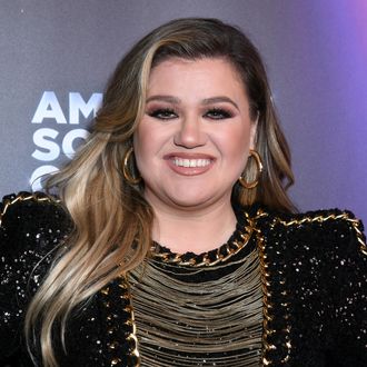 Kelly Clarkson Details New Album About Divorce Out 2023