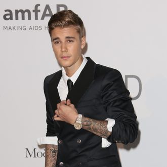 CAP D'ANTIBES, FRANCE - MAY 22: Justin Bieber attends amfAR's 21st Cinema Against AIDS Gala, Presented By WORLDVIEW, BOLD FILMS, And BVLGARI at the 67th Annual Cannes Film Festival on May 22, 2014 in Cap d'Antibes, France. (Photo by Tony Barson/FilmMagic)