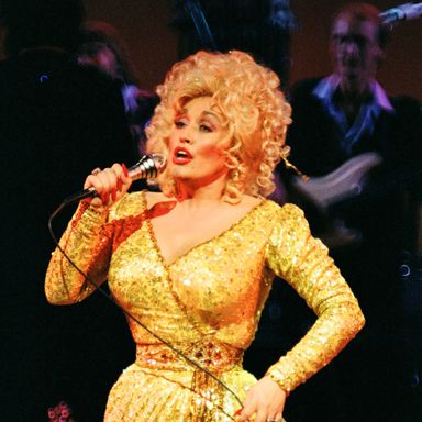 A Tribute to Dolly Parton’s Working-Girl Style