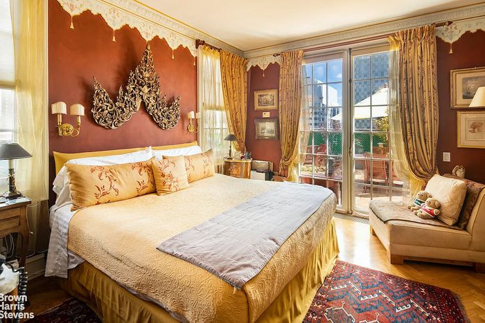 Curated visual reference: Gallery Detail: A Baroque Ues Penthouse With A Wraparound Terrace