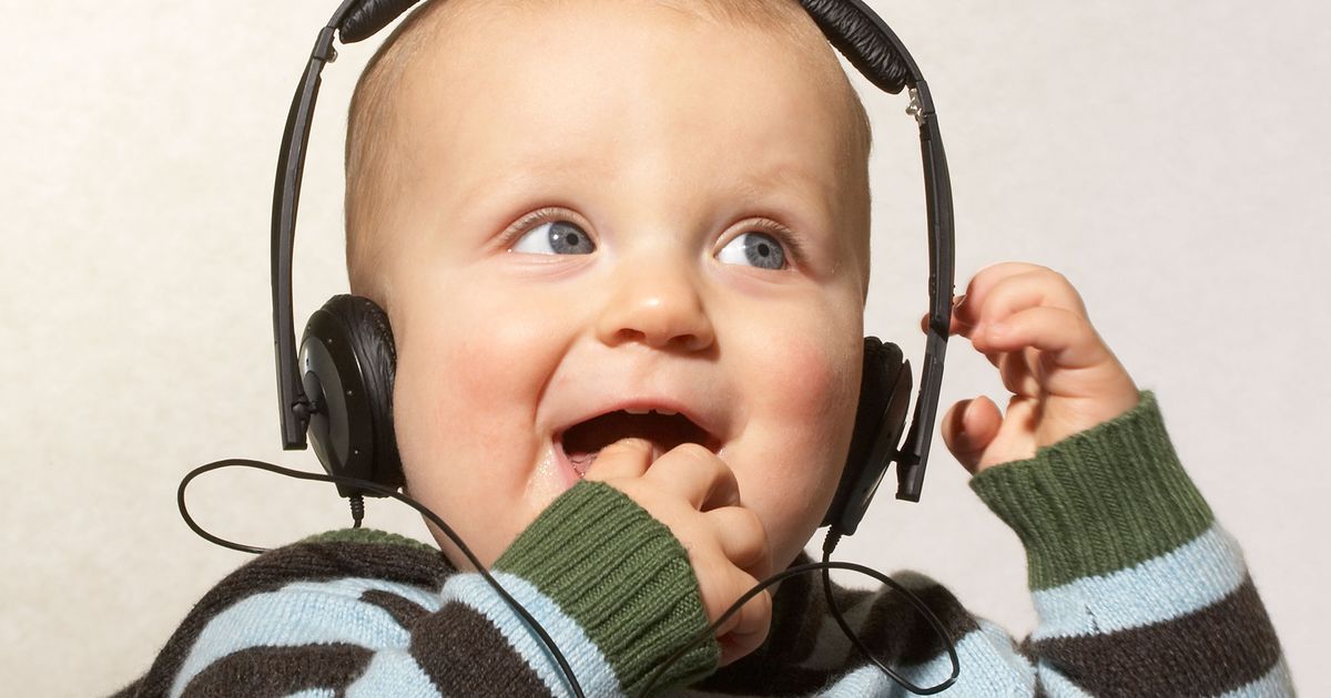Музыка для малышей видео. Аудио детский смех. Детский смех звук. Ребенок сочиняет музыку. Слух ассоциации.