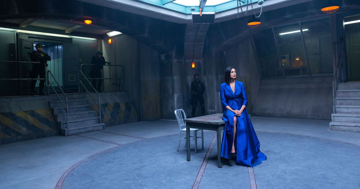 Review Morena Baccarin Brings The Endgame To Life