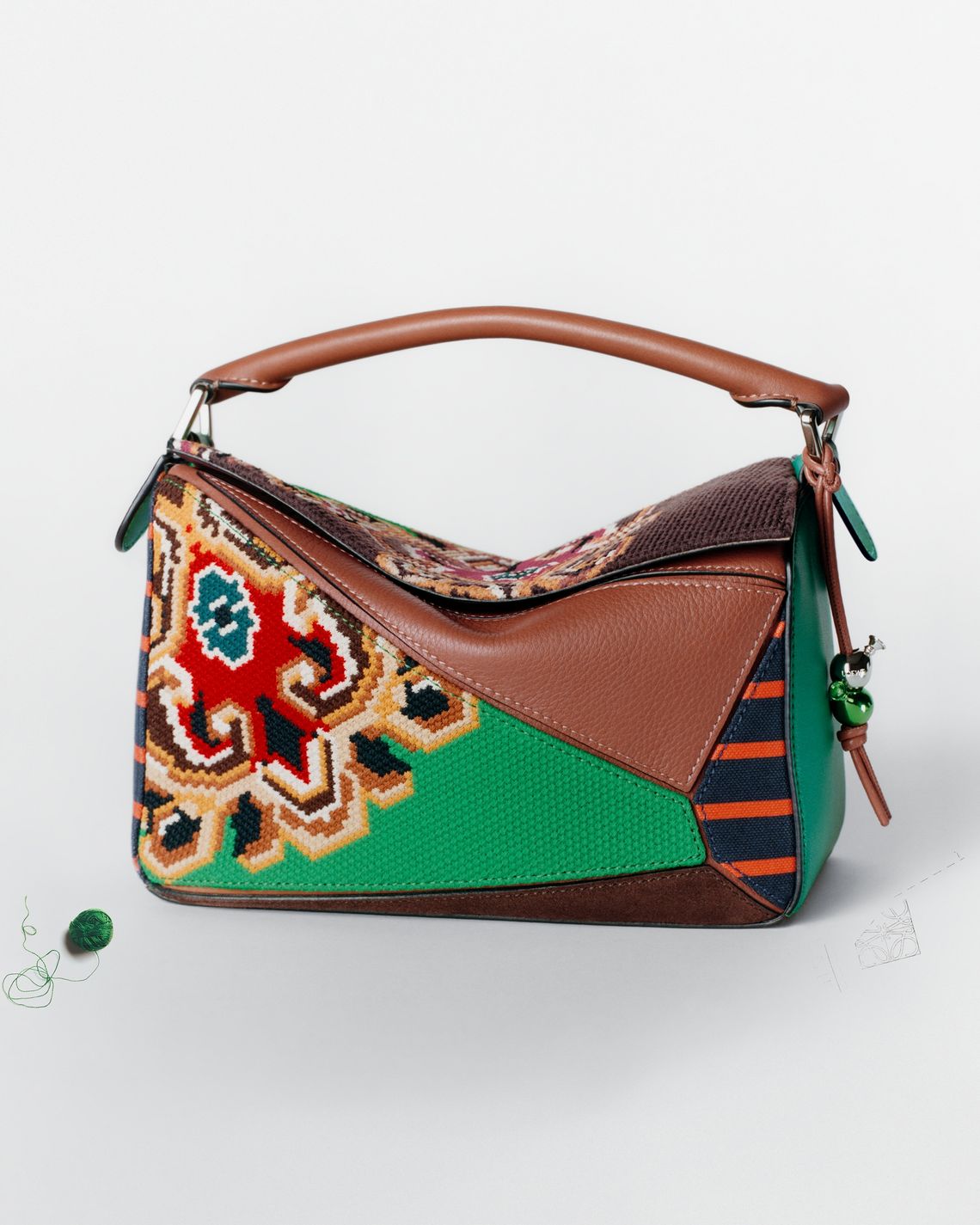 LOEWE 
リピート ジップアラウンド ウォレット (エンボスカーフ) Loewe Marks 10 Years of Puzzle Bags by Opening Its Archives