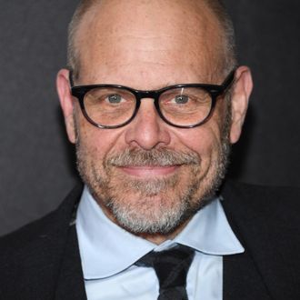 Alton Brown Apologizes for ‘Flippant’ Holocaust Tweets