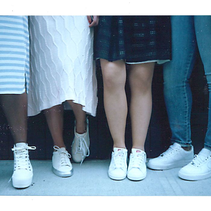 white sneakers trend