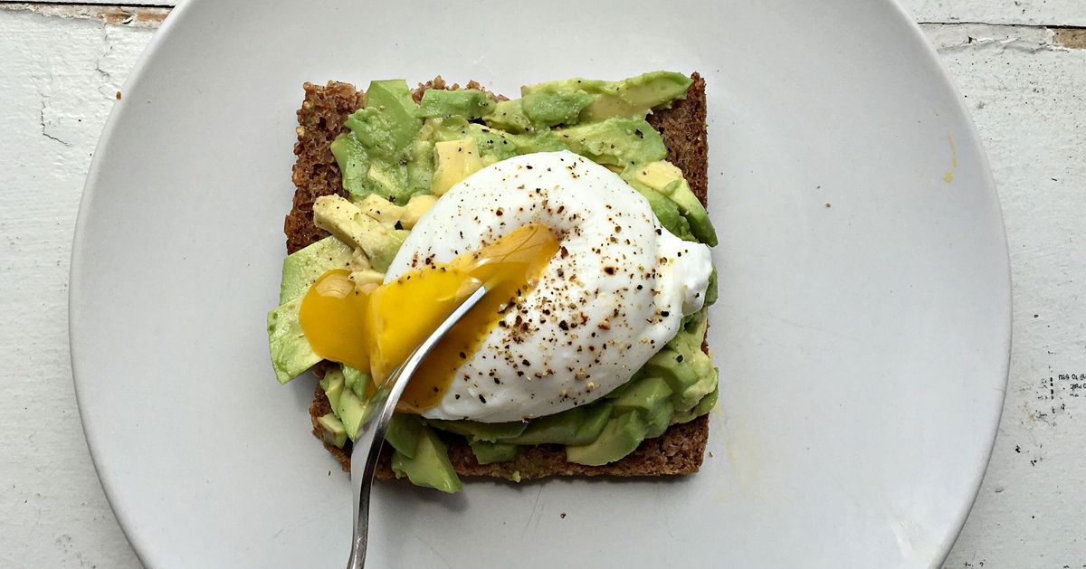 Perfect poached eggs in the microwave. Easy enough to make on a workda