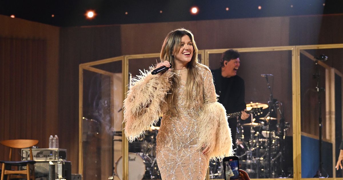 American Idol Brought a 'Grateful' Kelly Clarkson Back to Insta