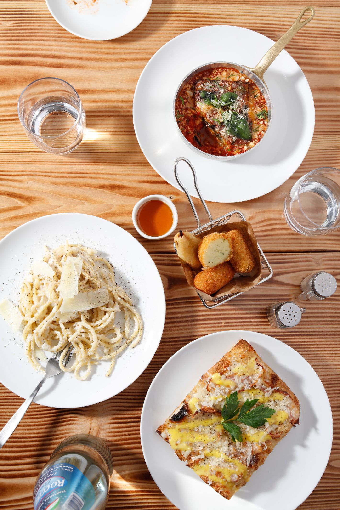 Mani in Pasta in NYC Makes Awardwinning Romanstyle Pizza.