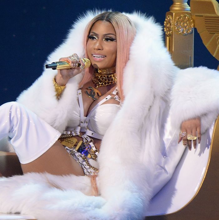 Review Nicki Minaj S Queen