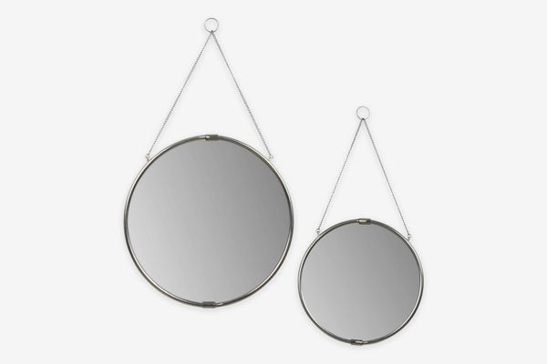 Kate and Laurel Brea Wall Mirror With Hanging Chain in Silver