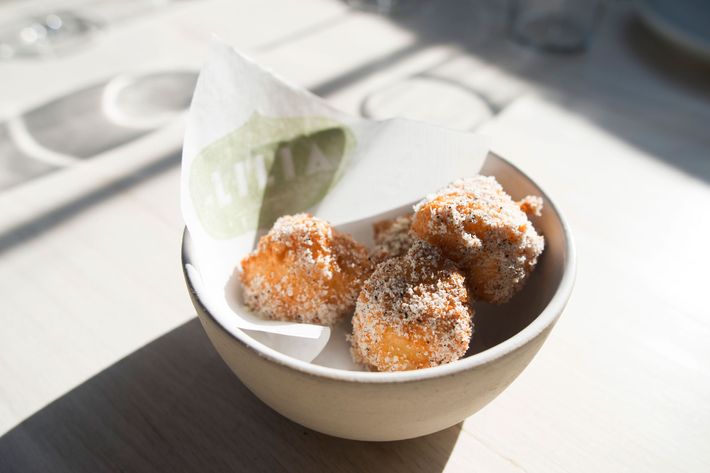 Cacio e pepe frittelle.