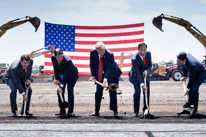 Foxconn Plans to Staff Wisconsin Plant With Chinese Workers