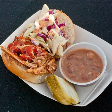 四月布卢姆菲尔德，布雷斯林酒吧和餐厅