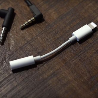 Iphone connector for online headphones