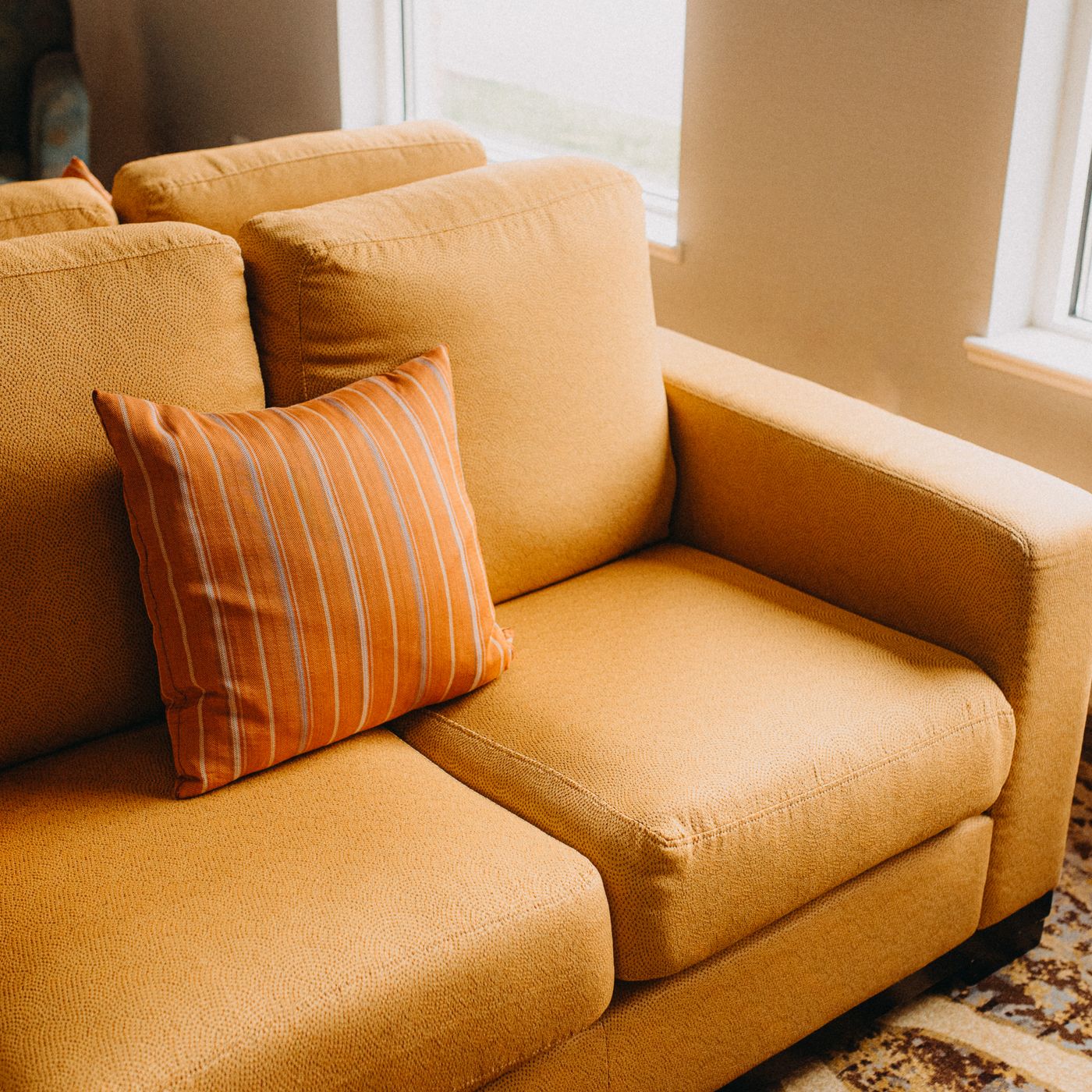 Buying a couch on amazon discount
