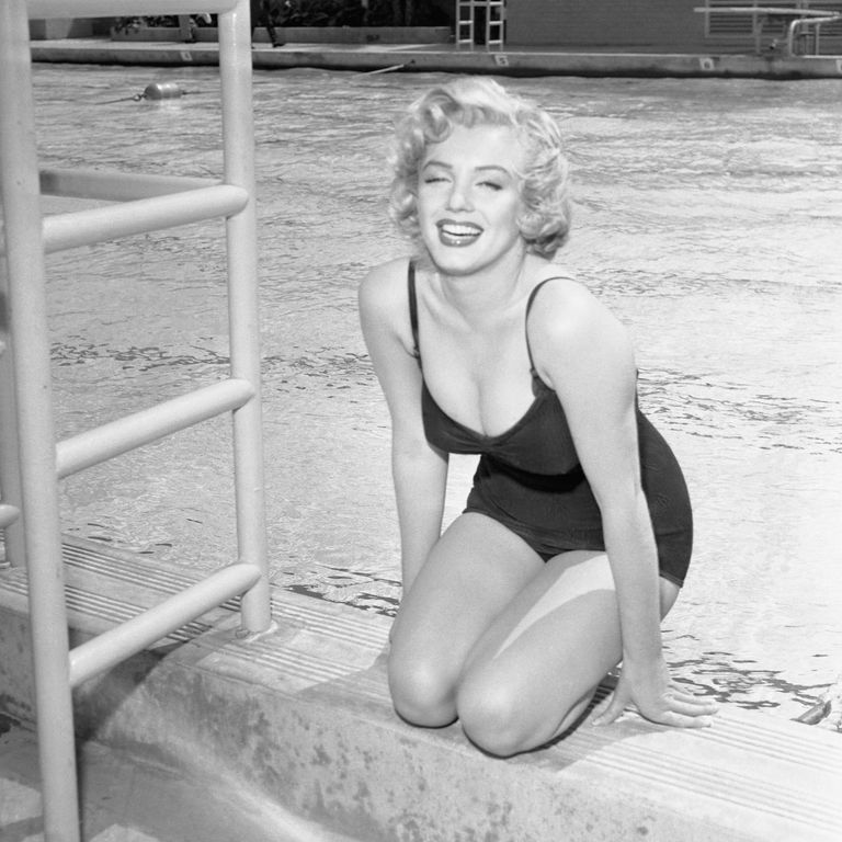 Slideshow Marilyn Monroe Brigitte Bardot Sandra Dee And More Vintage Babes In Swimsuits