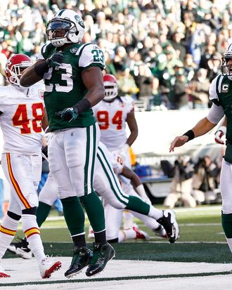 New York Jets running back Shonn Greene (23) breaks away from