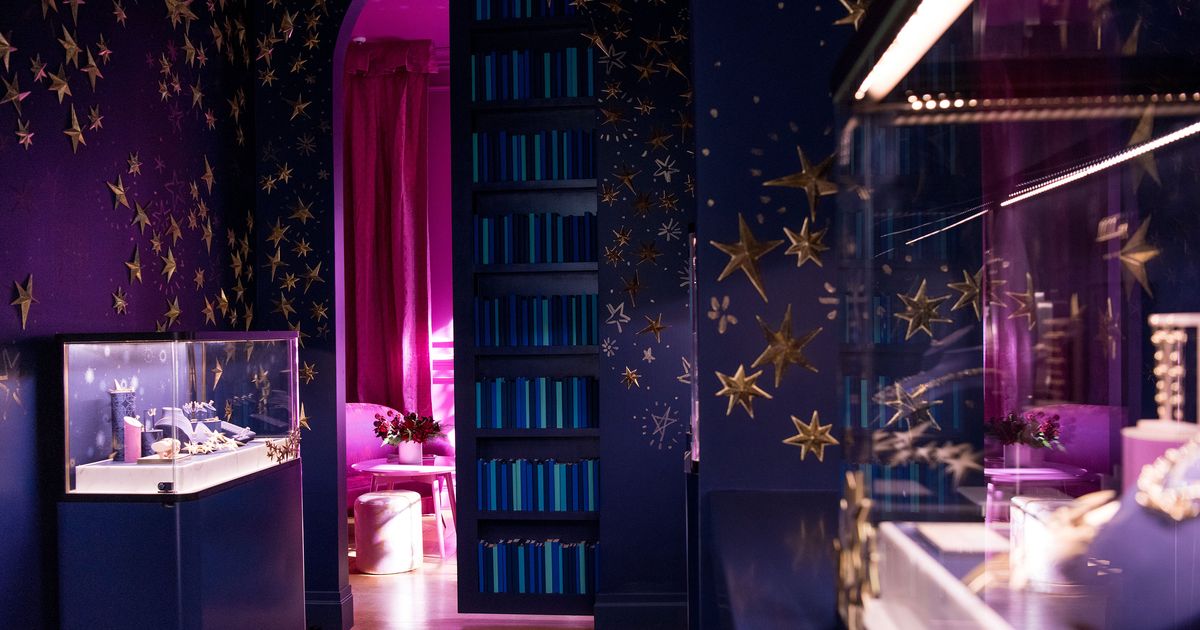 Luxurious Purple Louis Vuitton Wallpaper