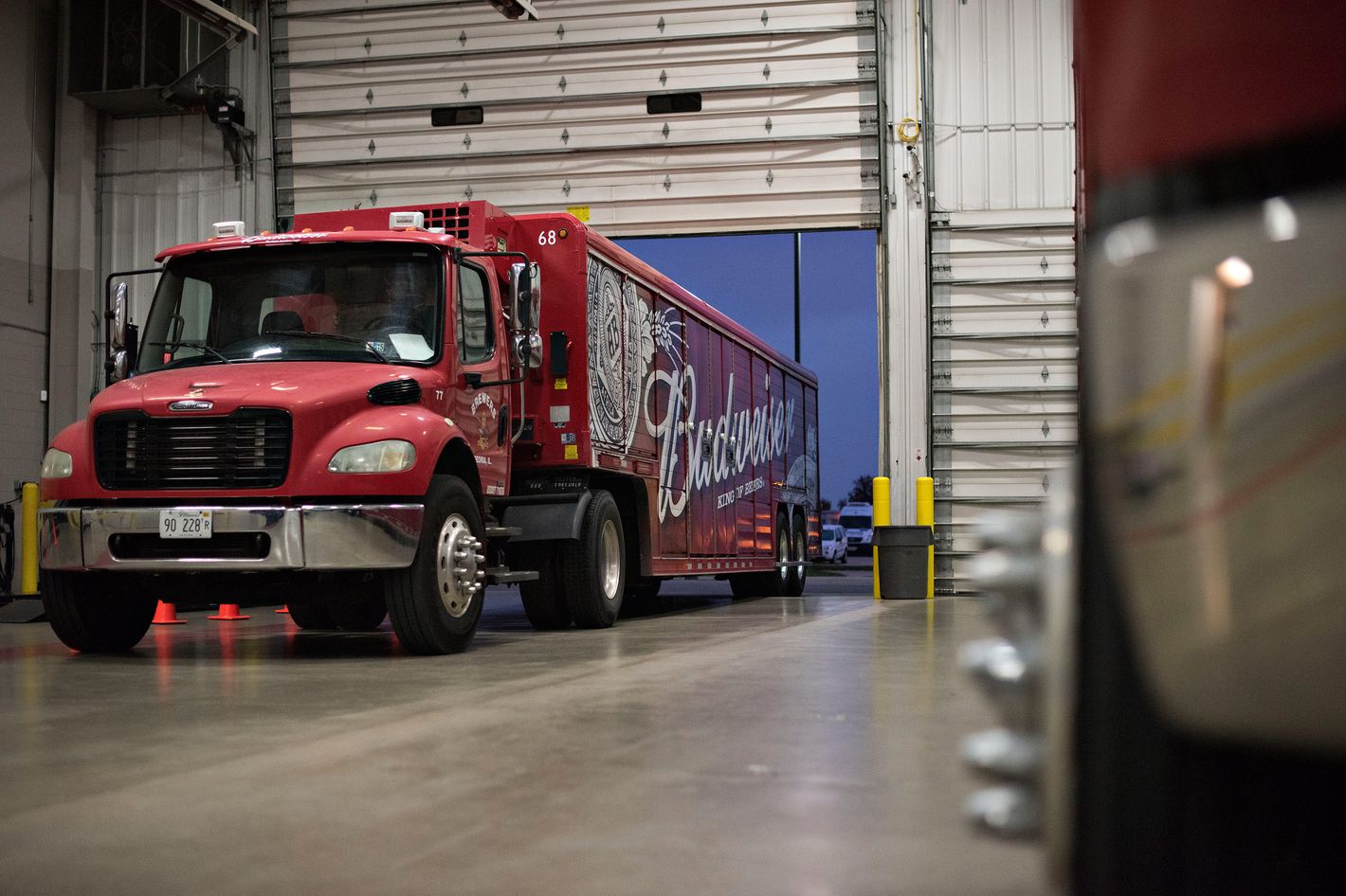 Self-Driving Budweiser Truck Completes 100-Mile Beer Run