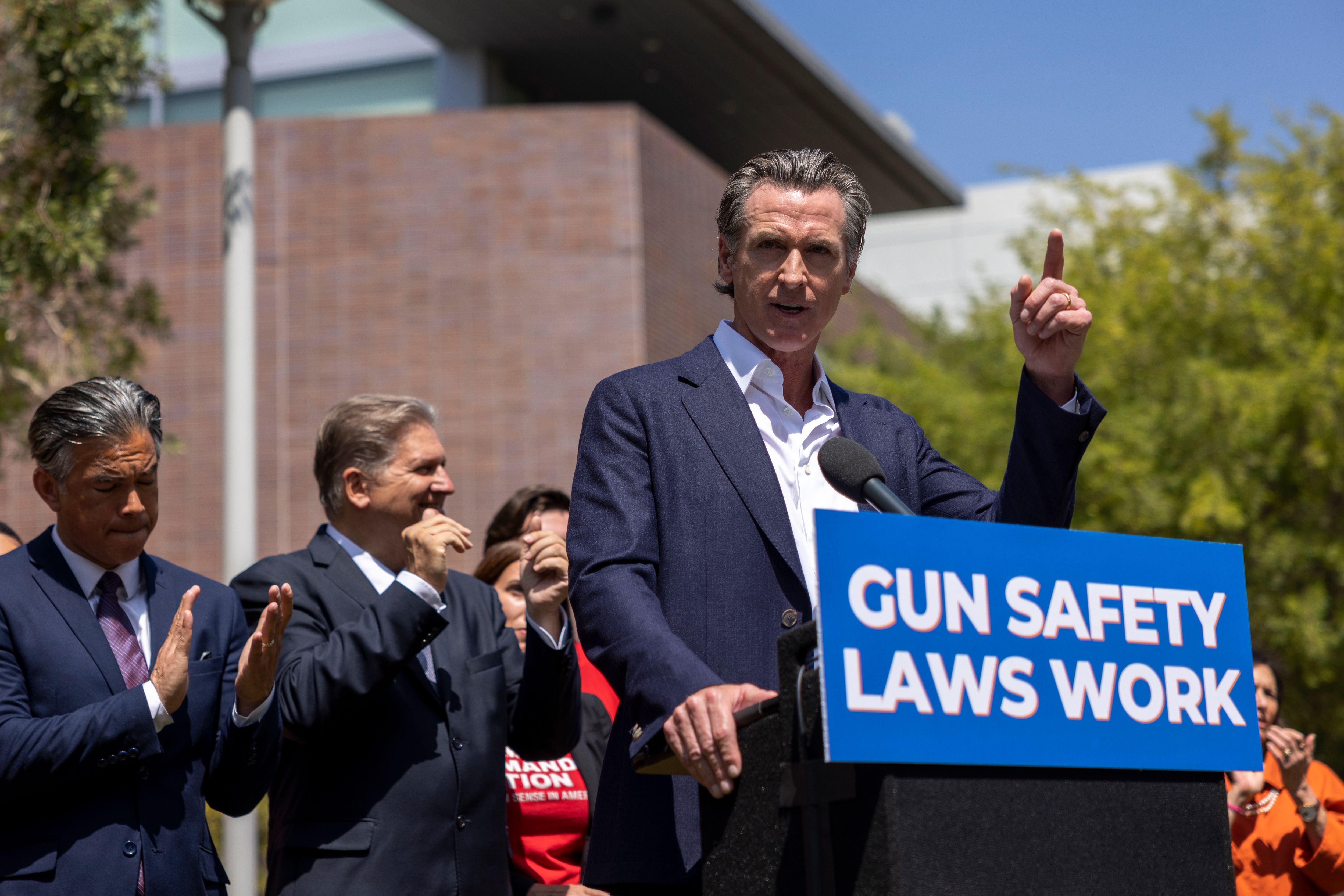 Newsom calls for U.S. constitutional amendment on gun control